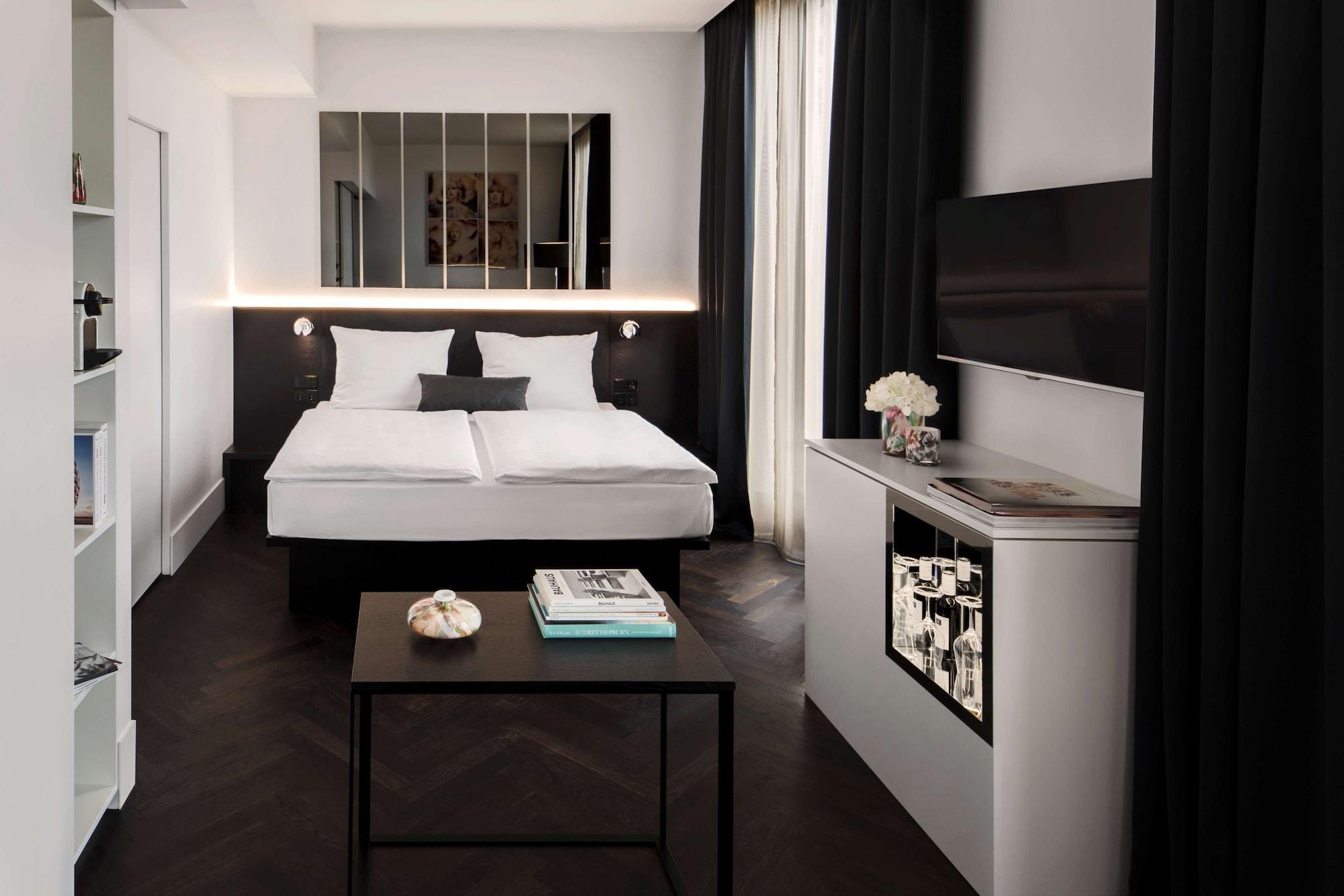 Amano Grand Hotel 3*