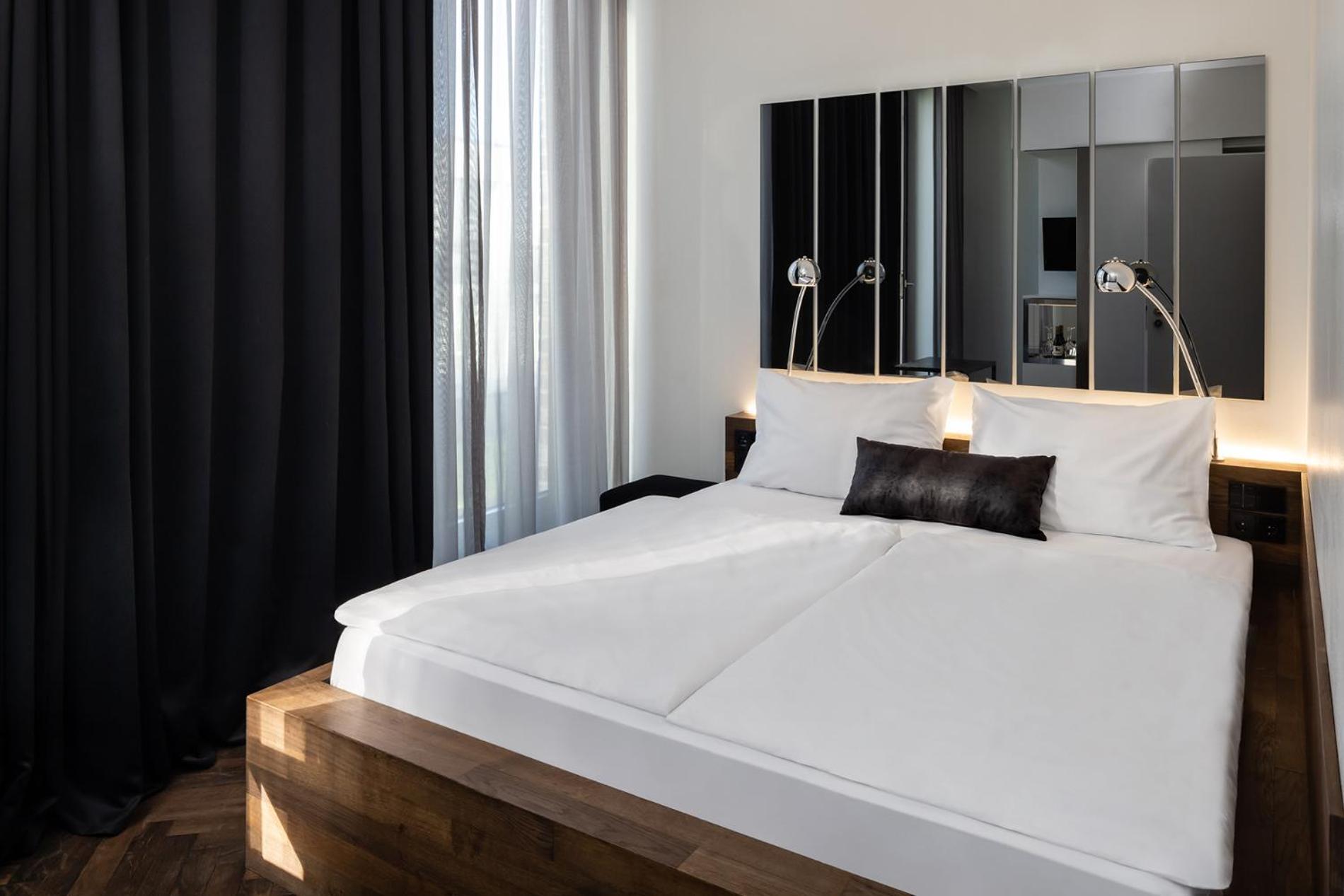 Hotel Amano Grand 3*